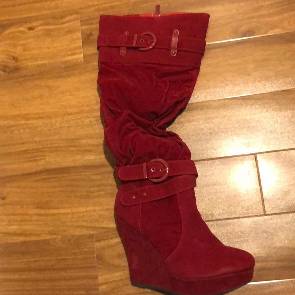 Knee boots